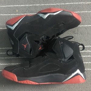 Men’s Jordans True flight basketball shoes